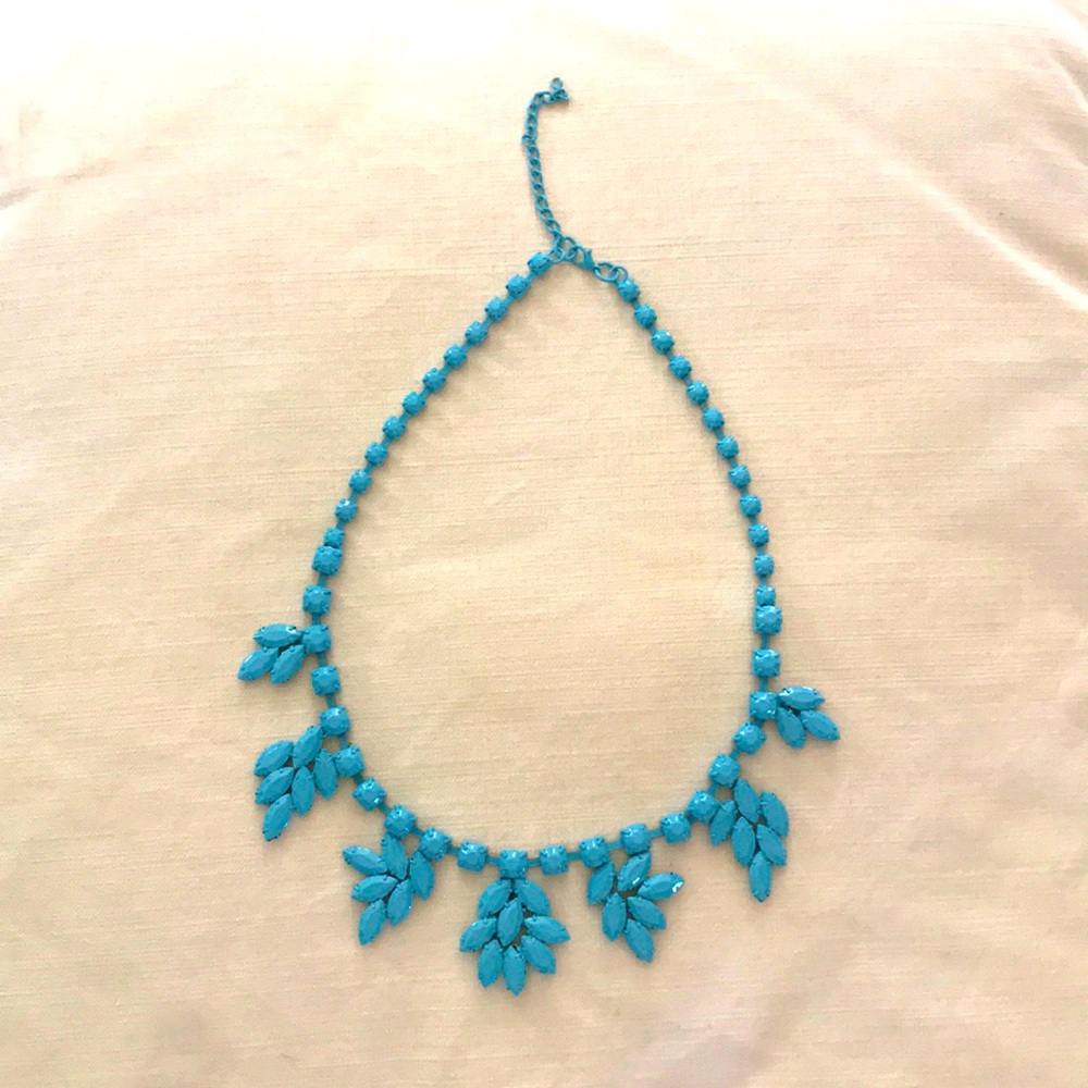 Turquoise colored fashion necklace